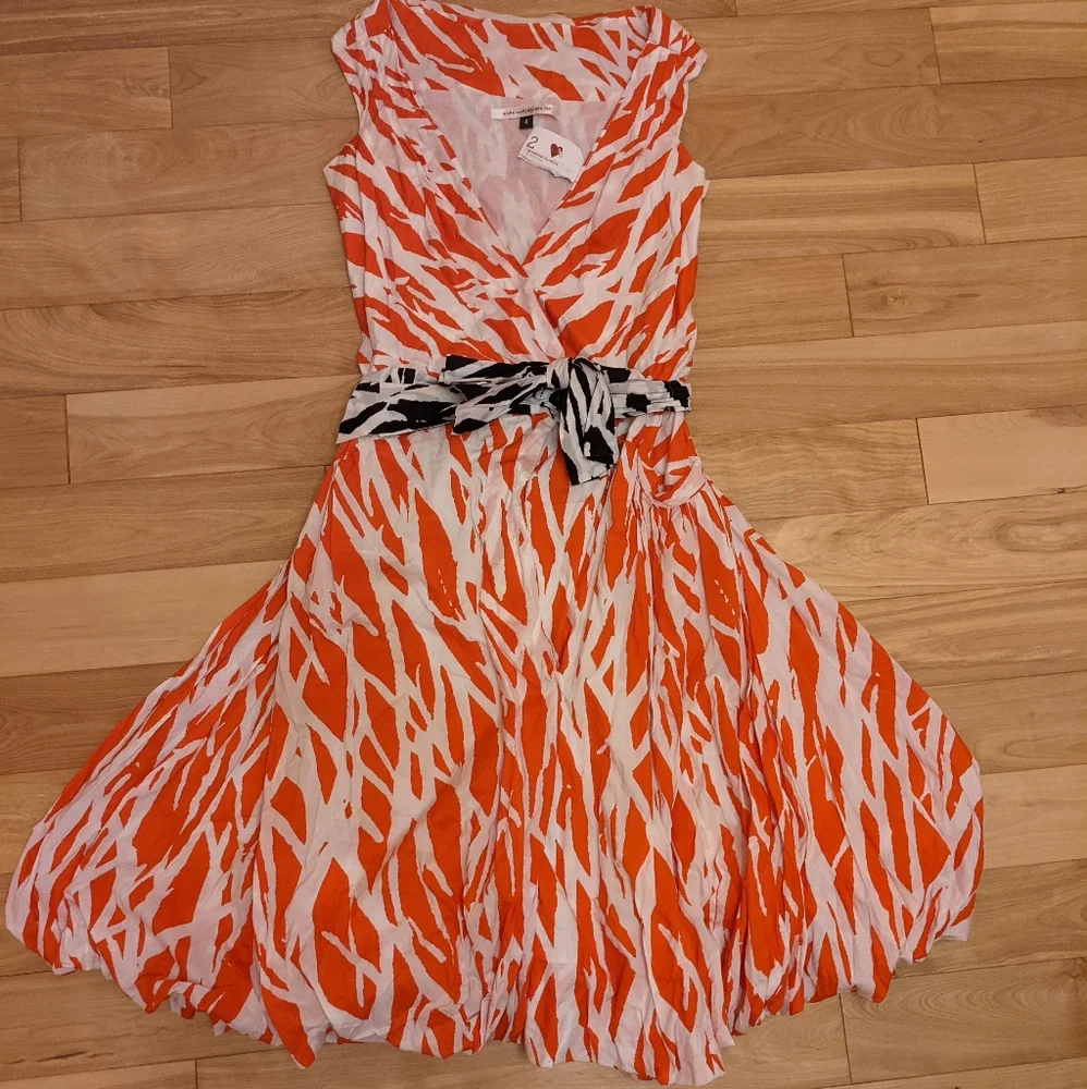 DVF Red Pattern Dress - Picture 2 of 10